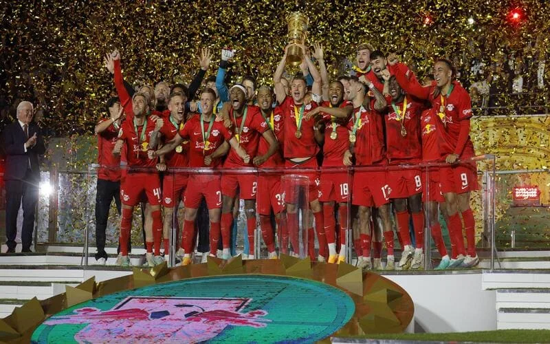 feat 1790070730